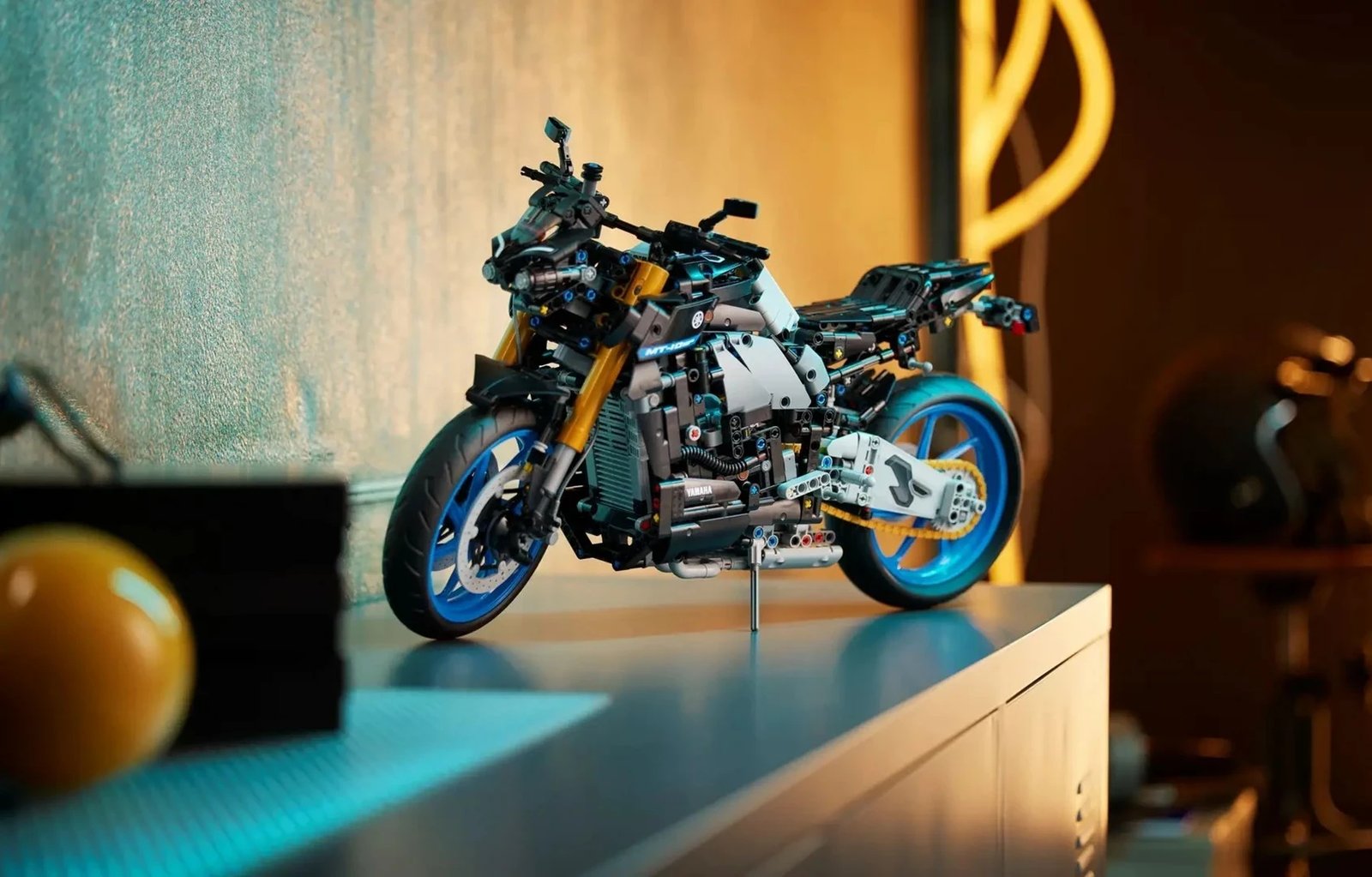 Set LEGO Technic Yamaha MT-10 SP, për të rritur, 18+ vjet
