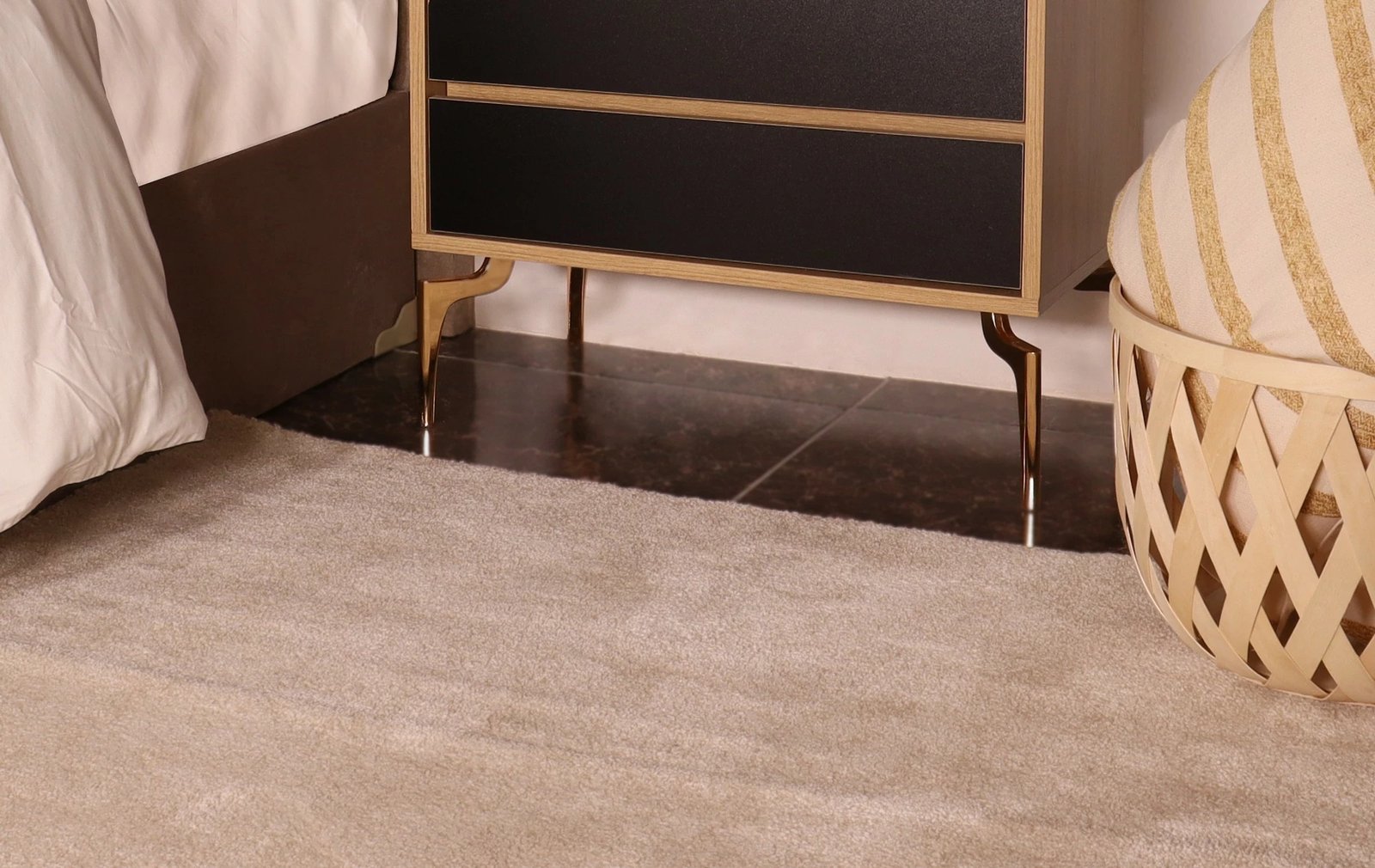 Komodë moderne, ngjyrë lis dhe e zezë, Skye Decor YUNA, 70x40x86 cm