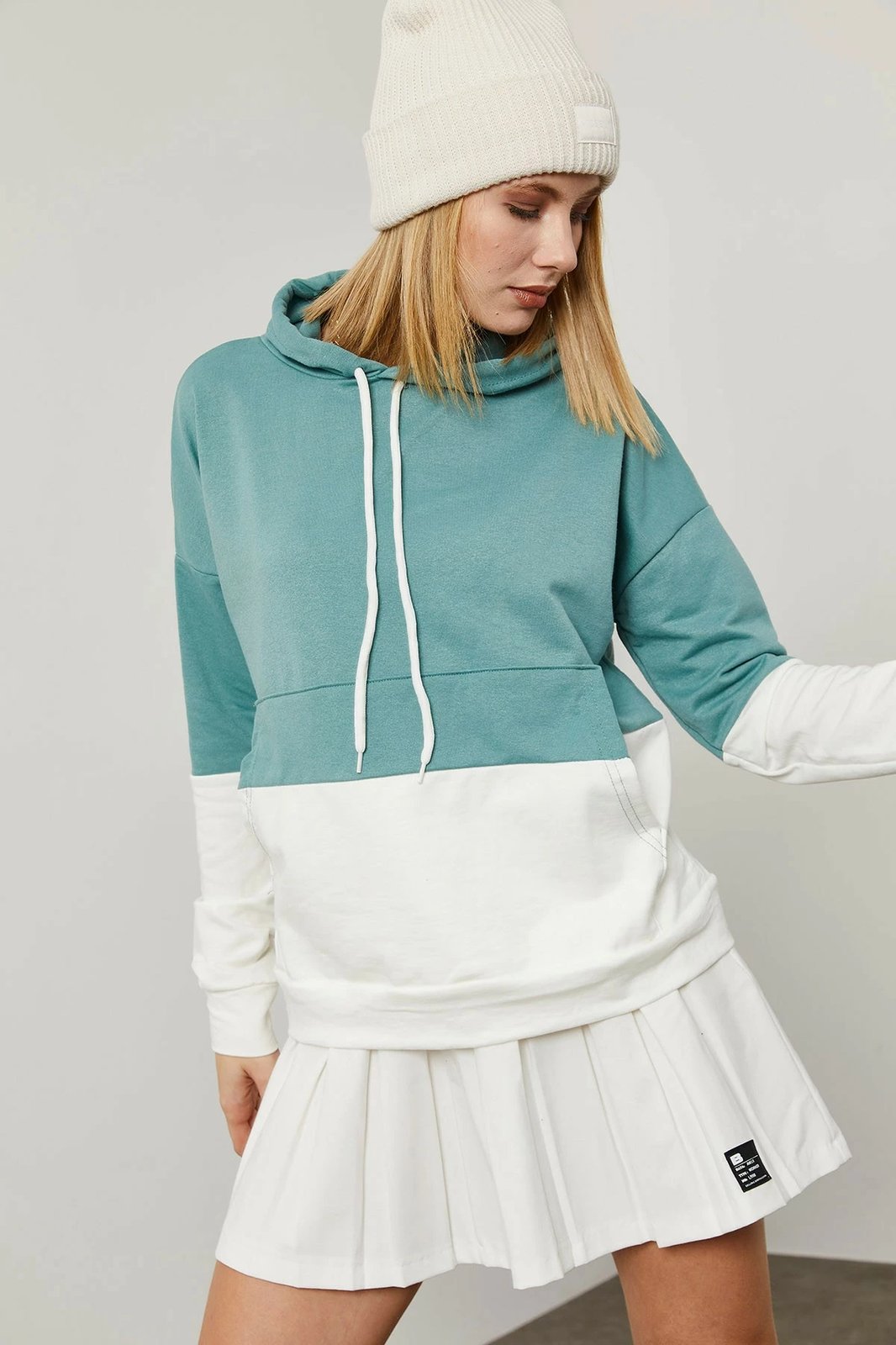 Bluze e trashë për gra, Jumeon X1584, ngjyrë mente dhe e bardhë