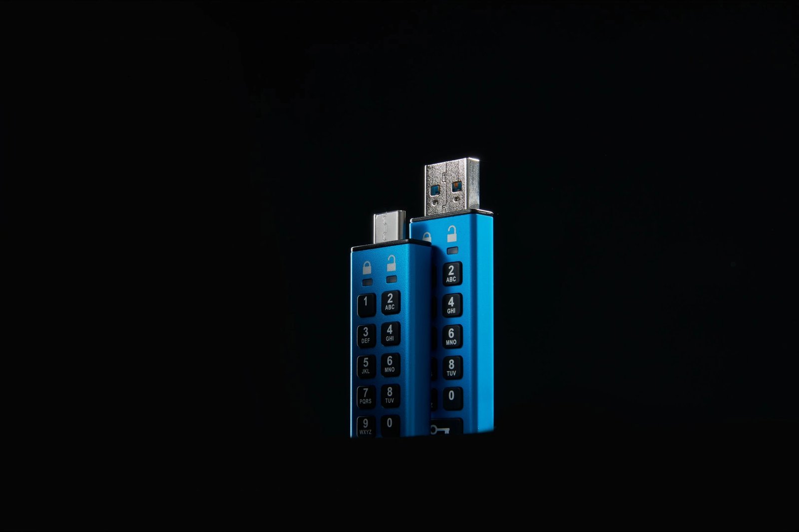 USB stick Kingston IronKey Keypad 200C 16GB USB-C blu
