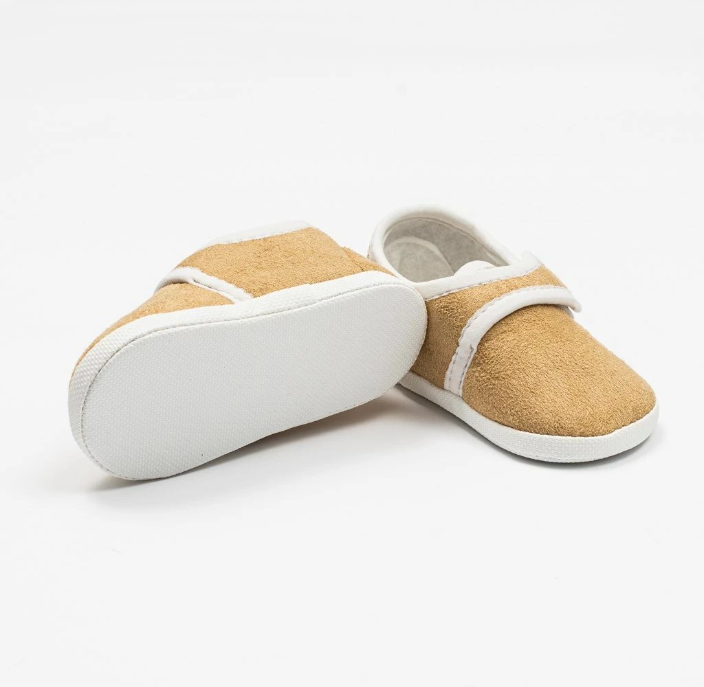 papuçe bebe, New Baby, 0-3 muaj, shollë PVC pa BPA, kamosh sintetik 100% poliester, mbyllje me ngjitës, shputë 10 cm, kafe