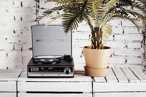 Gramafon, Camry CR 1113, 33/45/78 RPM, radio FM/AM, altoparlantë të integruara, LCD, AUX/RCA Gramafon, Camry CR 1113, 33/45/78 RPM, radio FM/AM, altoparlantë të integruara, LCD, AUX/RCA