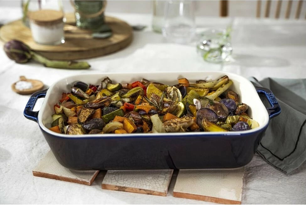 Enë pjekje Staub qeramike 34x24x7.6 cm, kaltër