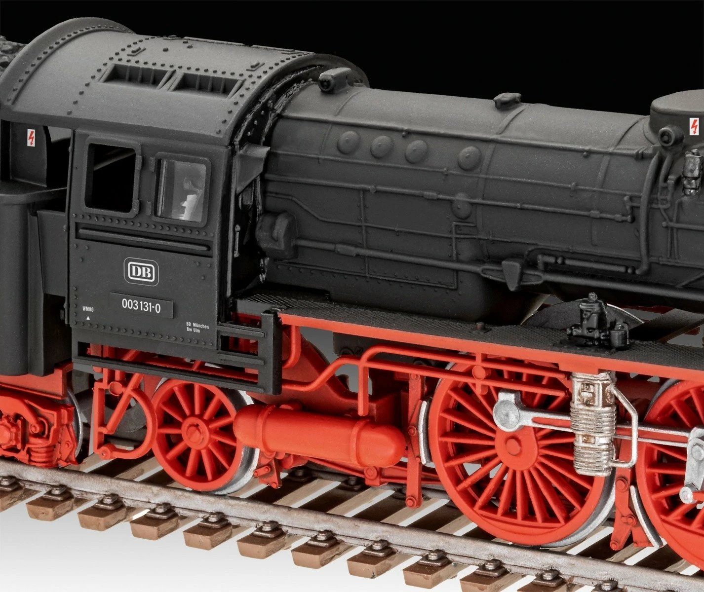Model plastik i trenit Revell BR03, 1:87, 136 pjesë, i zi/kuq
