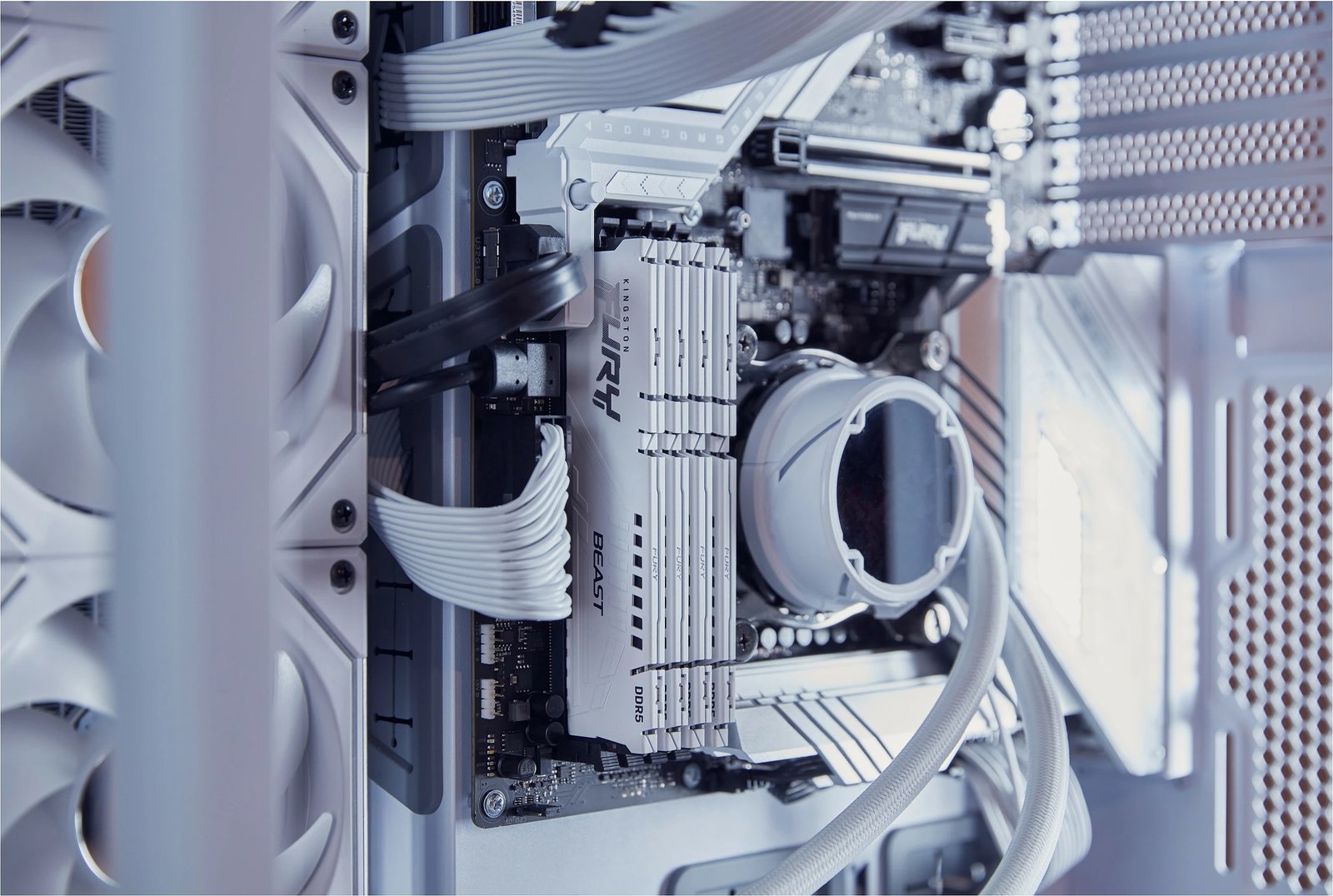 RAM Memorje Kingston FURY Beast 64GB DDR5 5200MT/s Kit 2 copë e bardhë