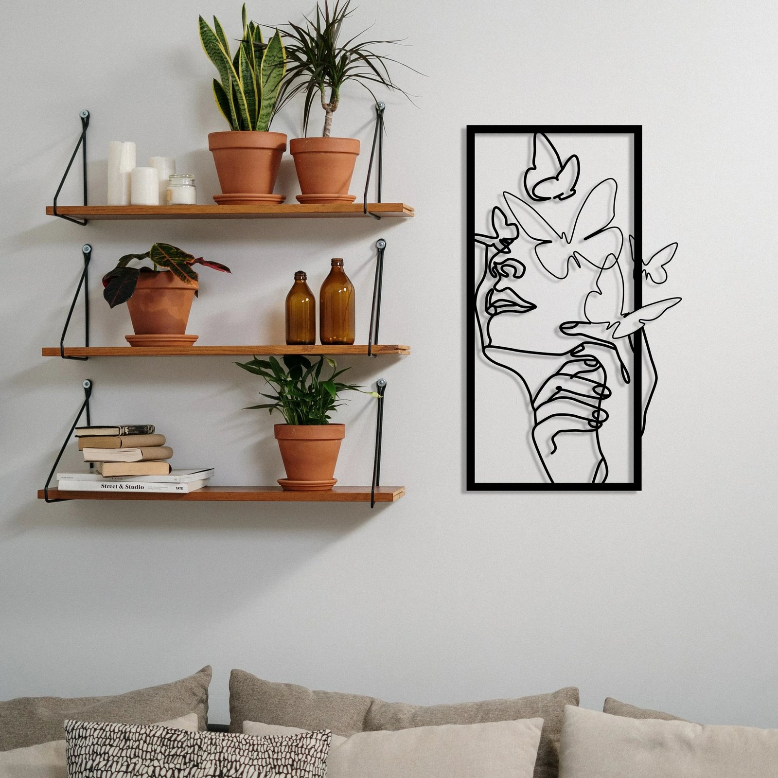 Aksesor dekorativ metalik për mur, fytyrë femre me flutura, Wallity