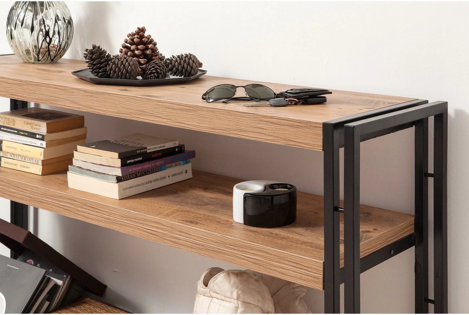 Komodë Cosmo, ngjyrë Atlantic Pine dhe e zezë