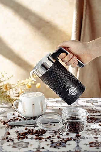 Shkumues qumështi Adler AD 4494, 300 ml ngrohje, 130 ml shkumë, 500W, 4 funksione, i zi