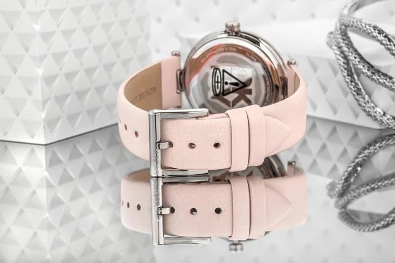 Orë dore për femra DKNY, rozë e lehtë