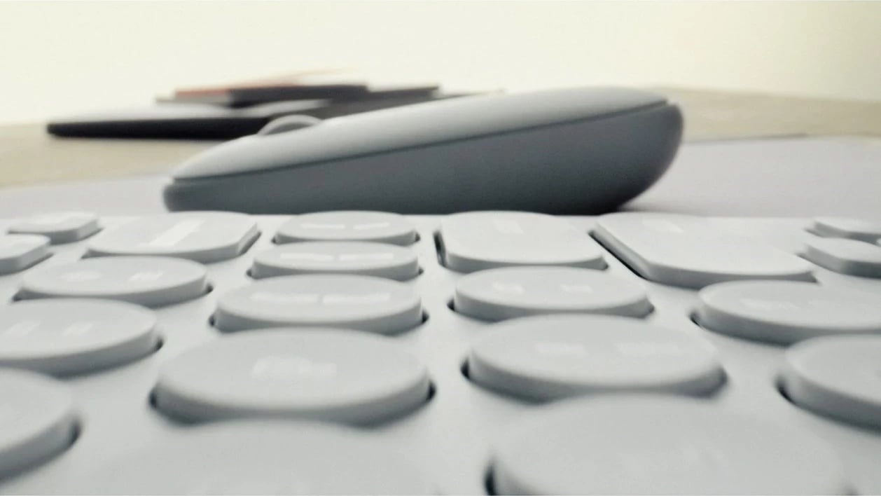 Maus Logitech 910-007013 wireless, ambidextrous, 4000 DPI, i bardhë