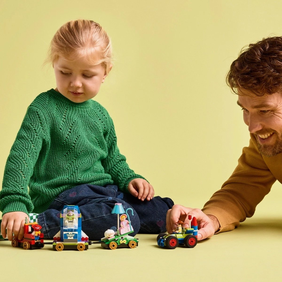 Set LEGO Disney Toy Story 43264, tren tematik me 206 pjesë dhe 4 figurina