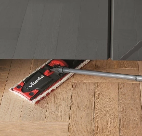 Mop Vileda ULTRAMAT TURBO me kovë, mikrofibër, e zezë/e kuqe