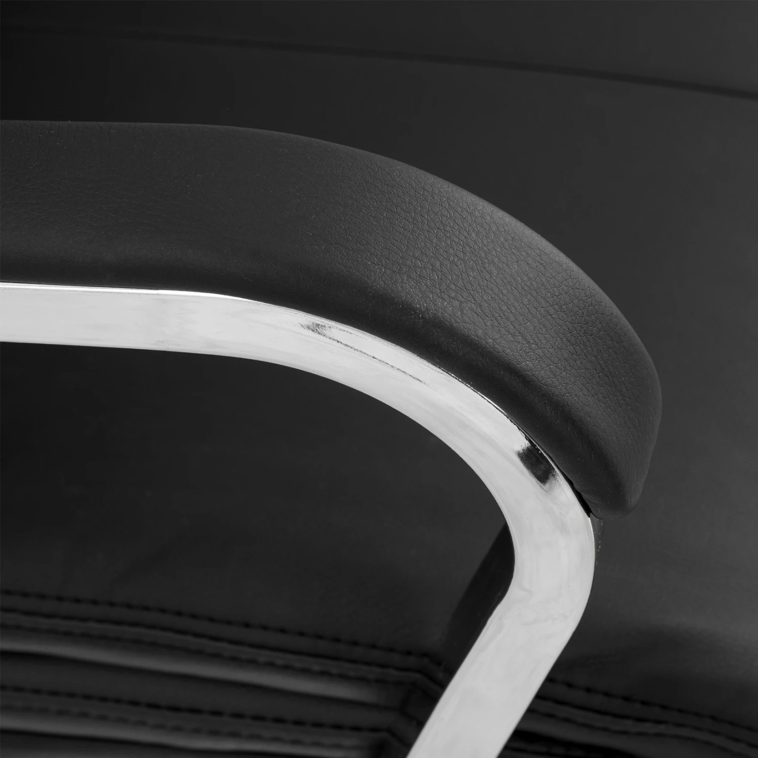 Karrige për zyre konferencash FH1094.01, set prej 2 copë, e zezë