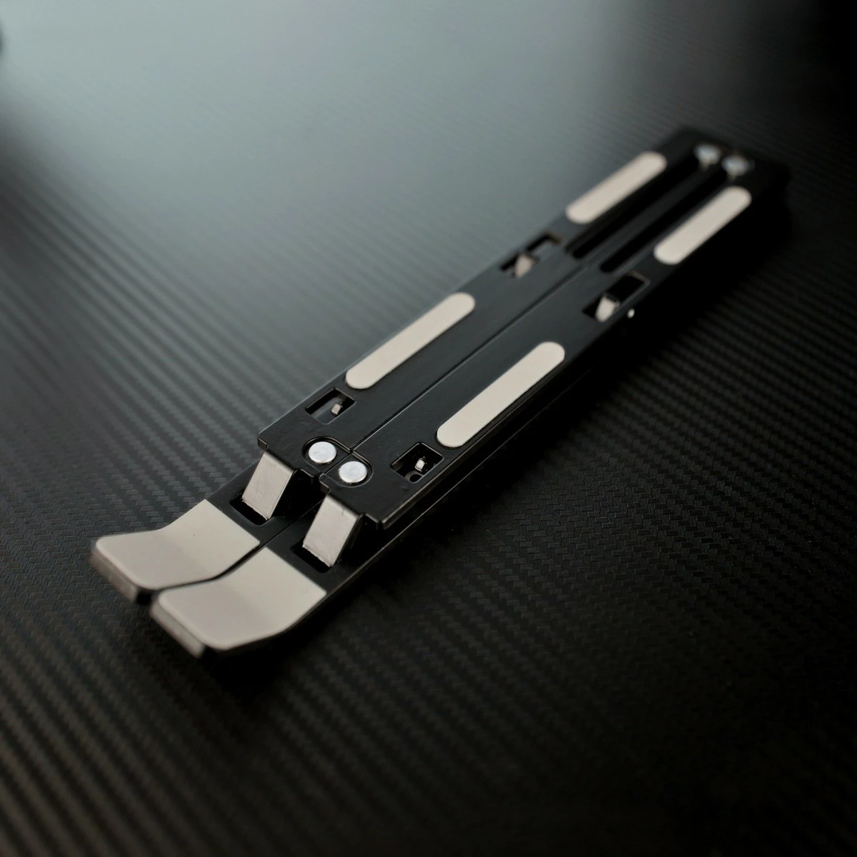 Mbajtës portativ për laptop/tablet Savio PB-05, alumini, i zi