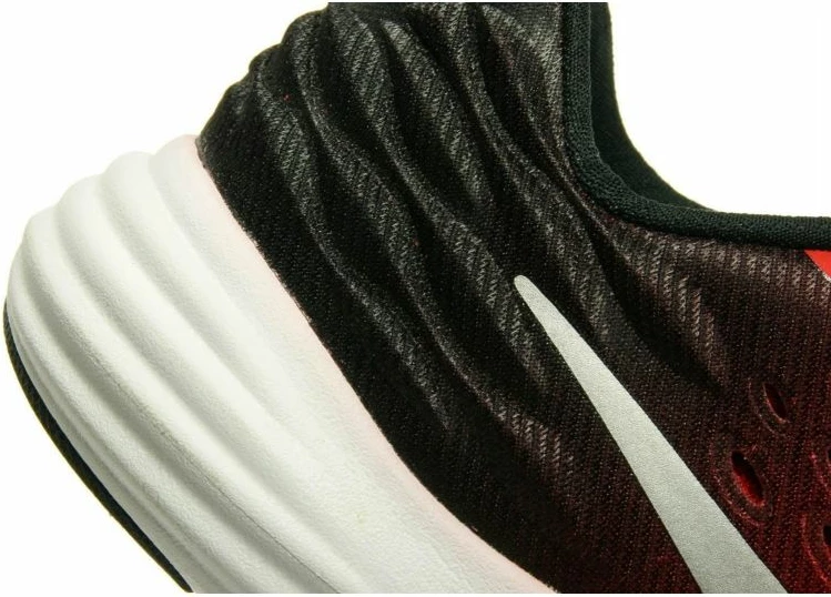 Atlete Nike femra, shumëngjyrëshe