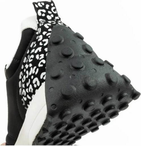 Atlete femra Lee Cooper, të zeza