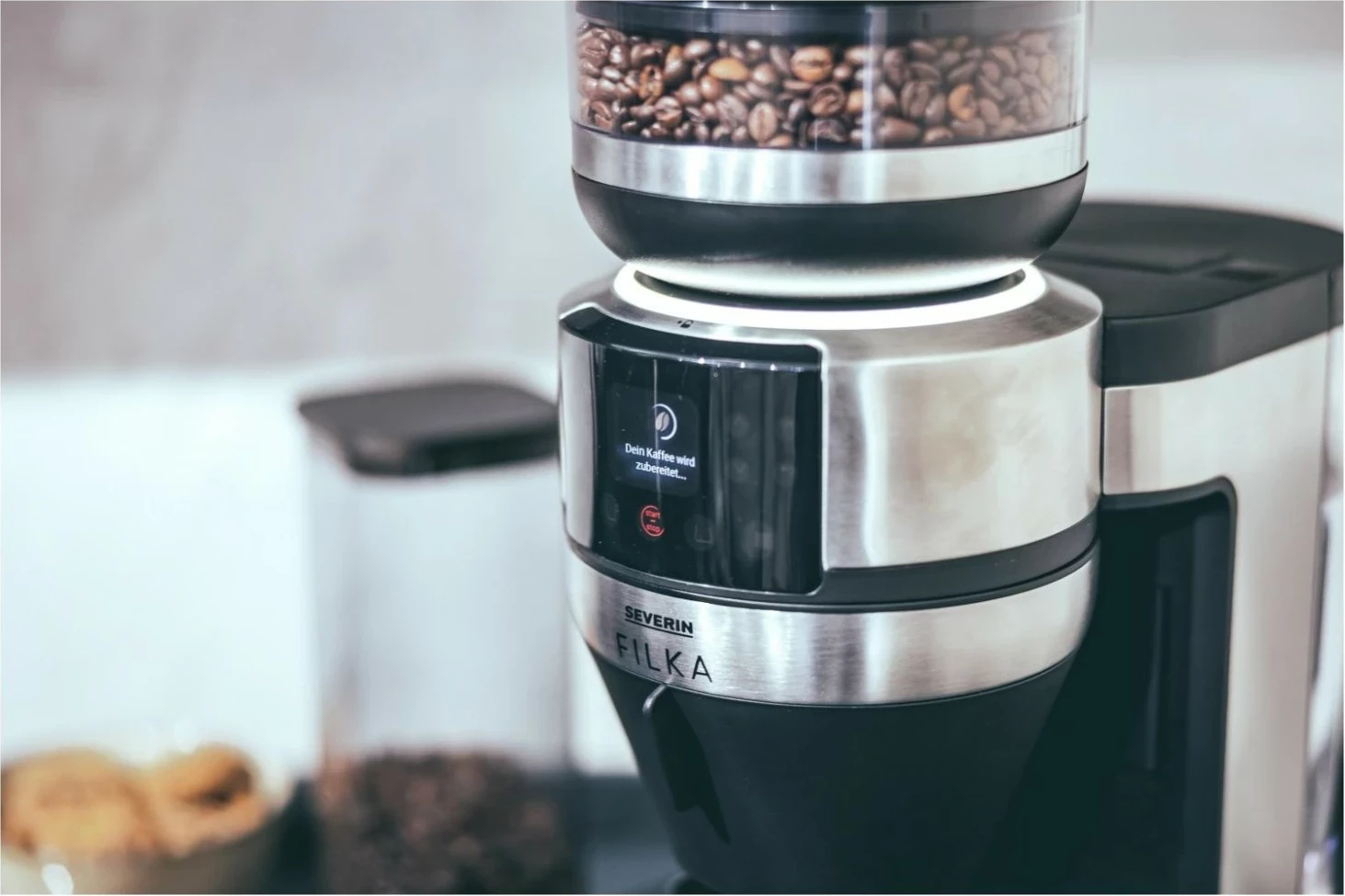 Aparat kafeje Severin KA 4853 FILKA inox, mulli çeliku, ekran LED, 2L, e zezë mat