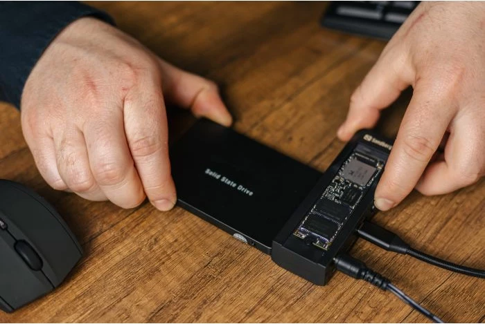 Stacion klonimi & dock SSD/HDD Sandberg 136-49 USB-C 3.2 Gen 1, M.2 NVMe + SATA, 2230-2280, i zi