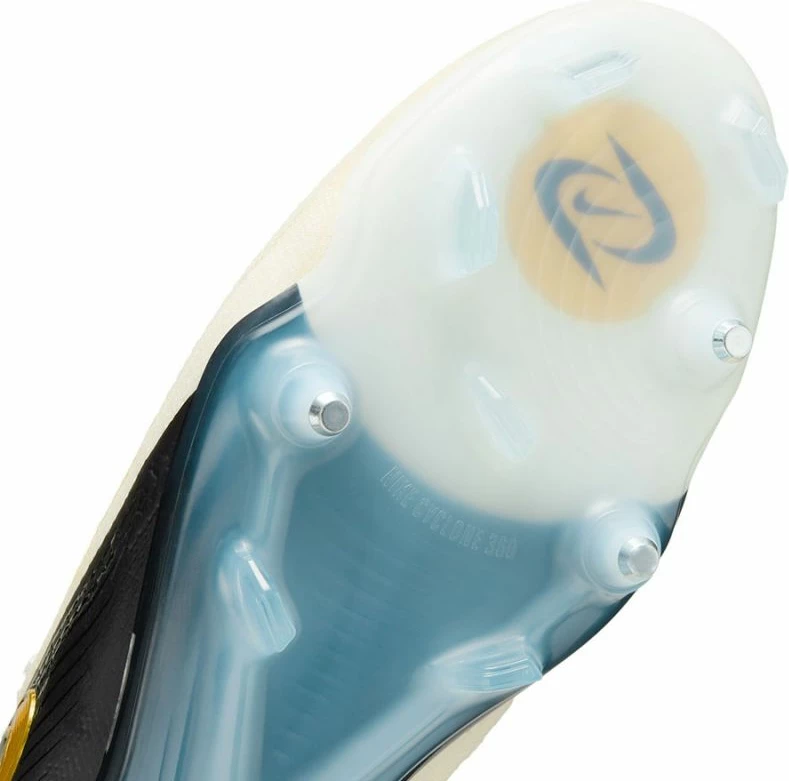 Atlete futbolli Nike për meshkuj, të bardha e të zeza