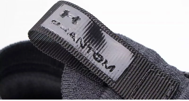 Atlete për femra Under Armour, të zeza