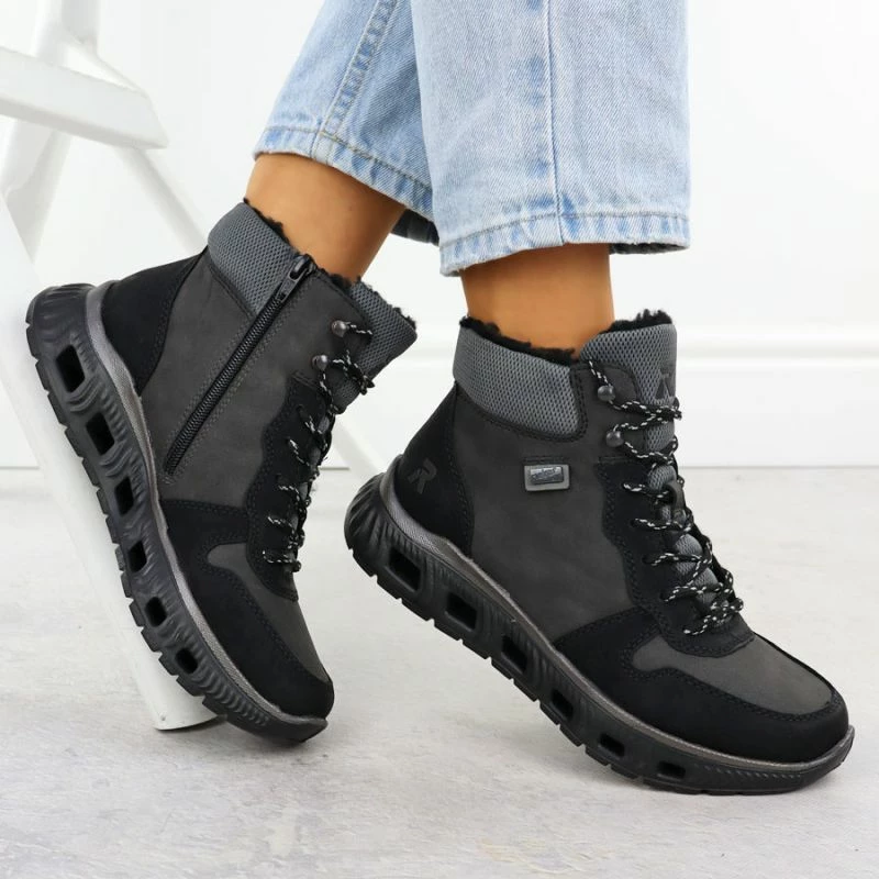 Çizme Rieker për femra, të zeza