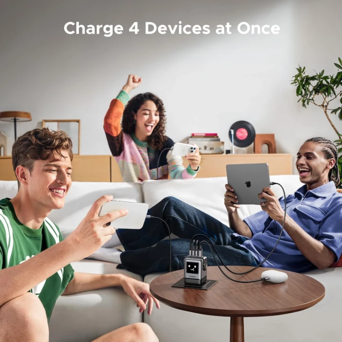 Karikues UGREEN Uno 45515B 100W GaN 4 porta (3x USB-C, 1x USB-A) me ekran TFT, gri/zi