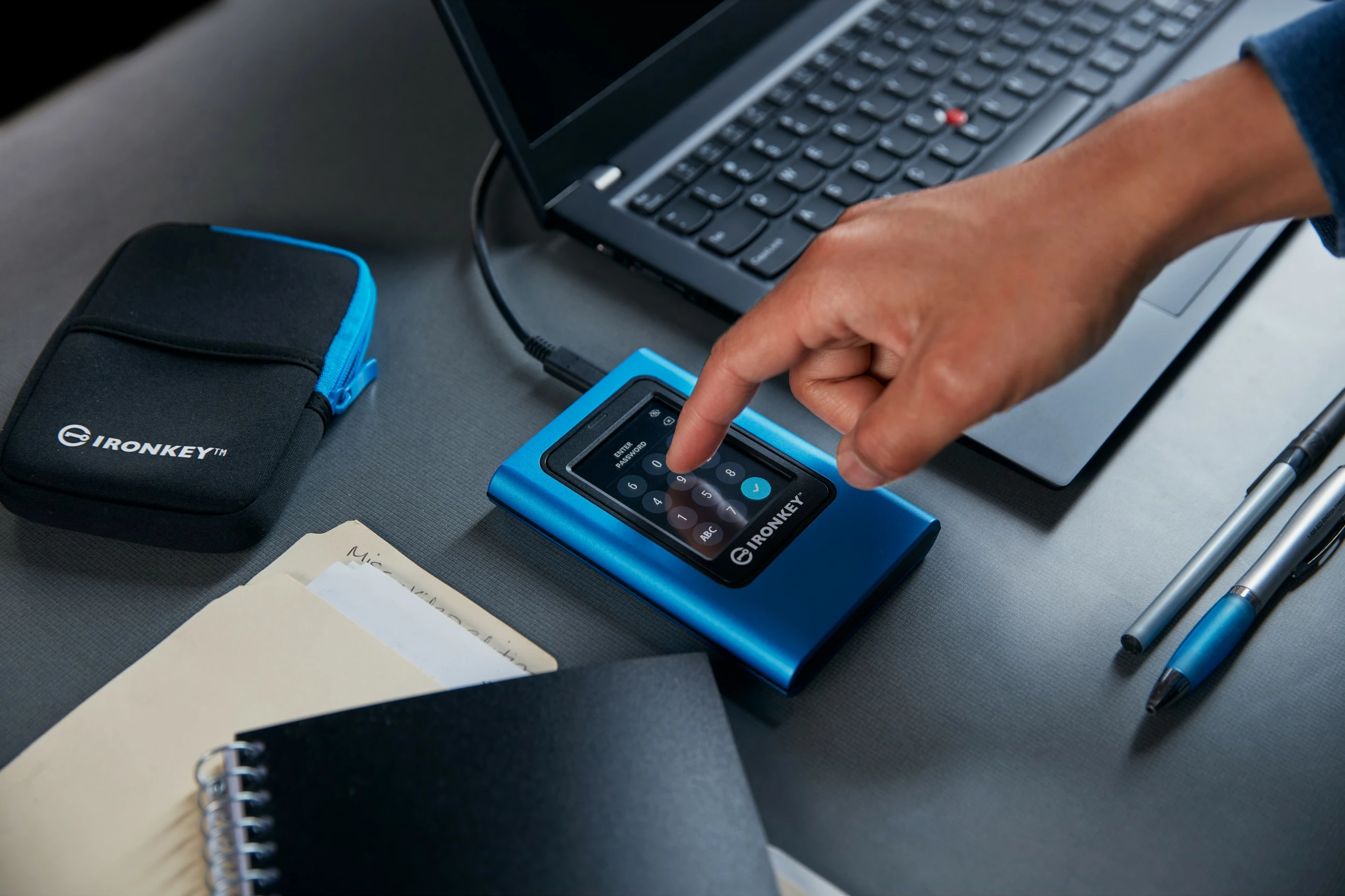 SSD i jashtëm Kingston IronKey Vault Privacy 80, 3.84 TB, Blue