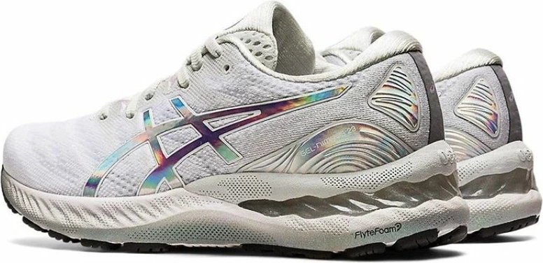 Atlete femra Asics, të bardha