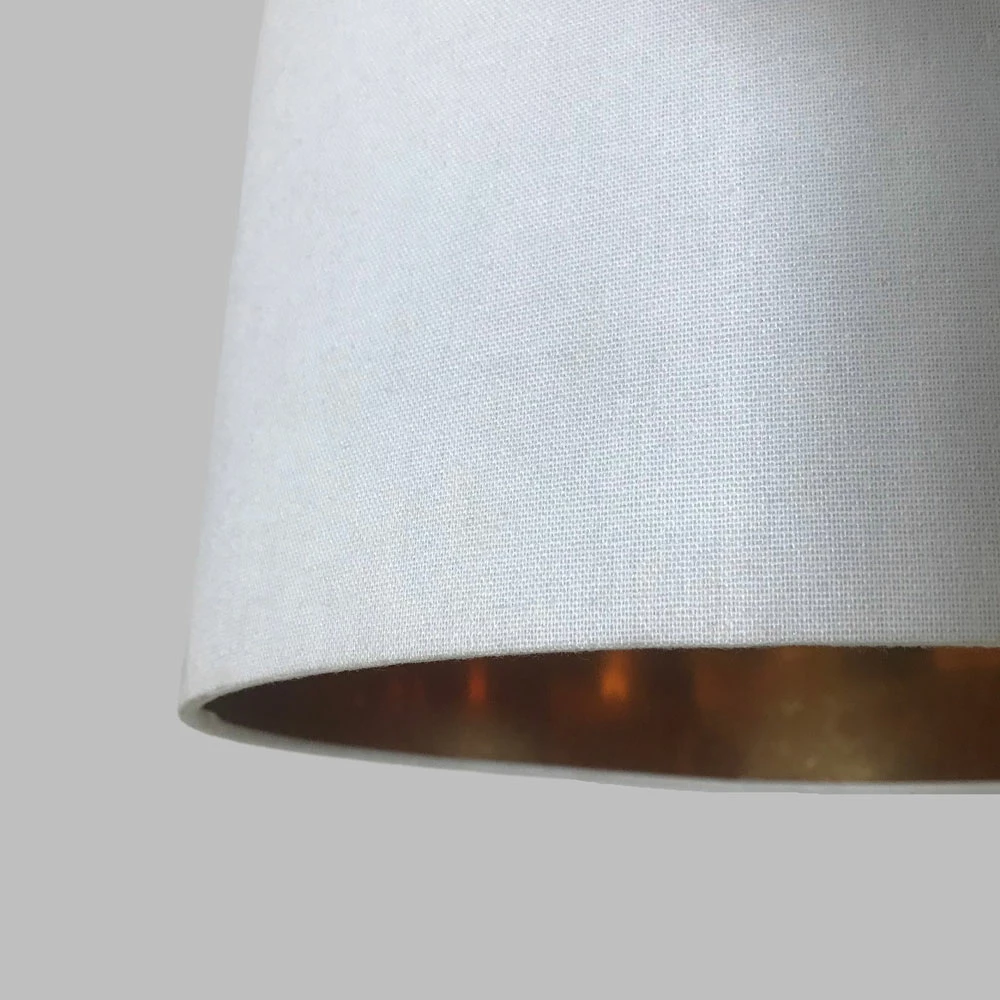 Llambë tavoline HATCUS, polirezine bezhë, stofë e bardhë, 30.7x30.7x52.5cm