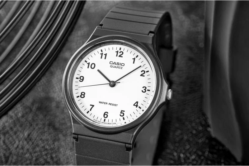 Orë dore për femra Casio, e zezë