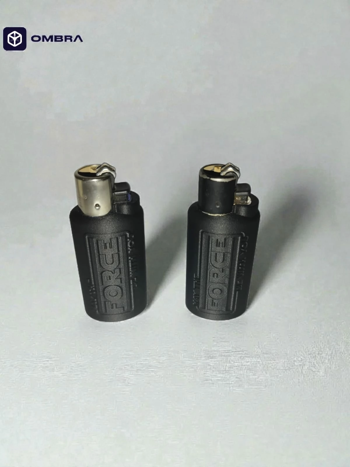 Mbajtëse për çakmak Clipper, dizajni "May Force", e zezë