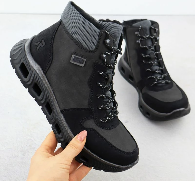 Çizme Rieker për femra, të zeza