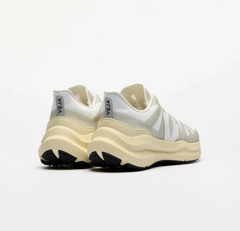 Atlete vrapimi për meshkuj Veja, të bardha