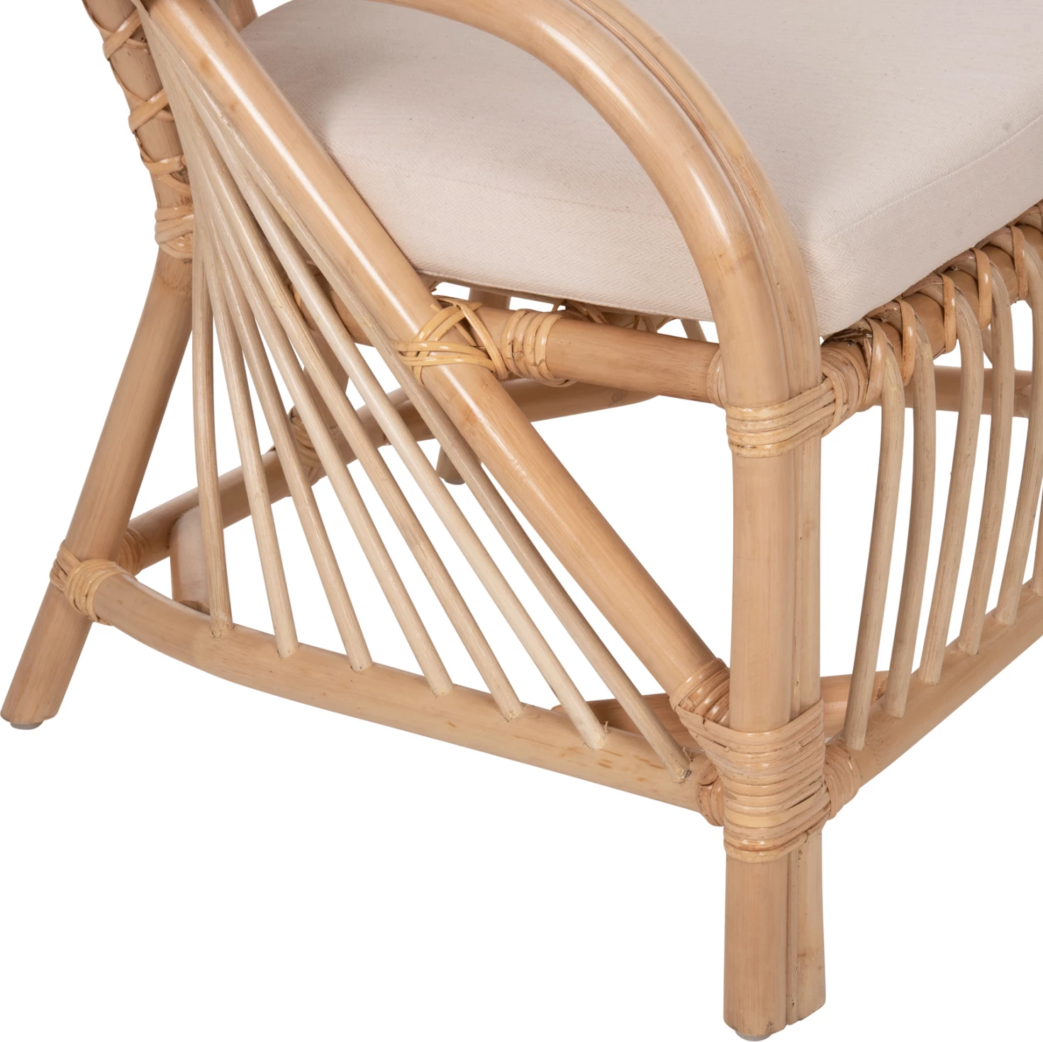 Karrige për krah FEMUR FH9837 rattan, jastëk ngjyrë bardhë, 72x66x75 cm