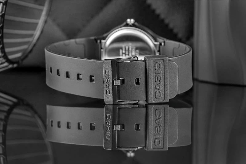 Orë dore për femra Casio, e zezë