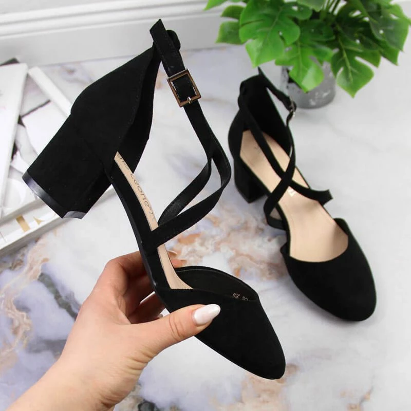 Sandale me rripa Sergio Leone për femra, të zeza