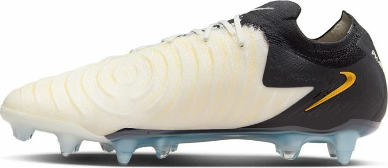 Atlete futbolli Nike për meshkuj, të bardha e të zeza