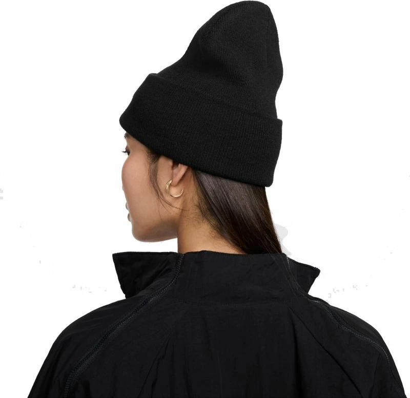 Kapelë Nike, e zezë