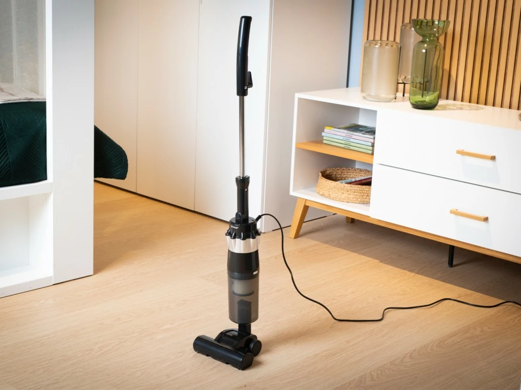 Fshesë elektrike vertikale PRIME3 SVC12, pa qese, 1.5L, 800W, e zezë/argjendtë