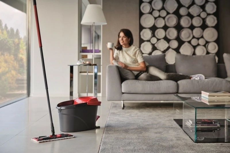 Mop Vileda ULTRAMAT TURBO me kovë, mikrofibër, e zezë/e kuqe