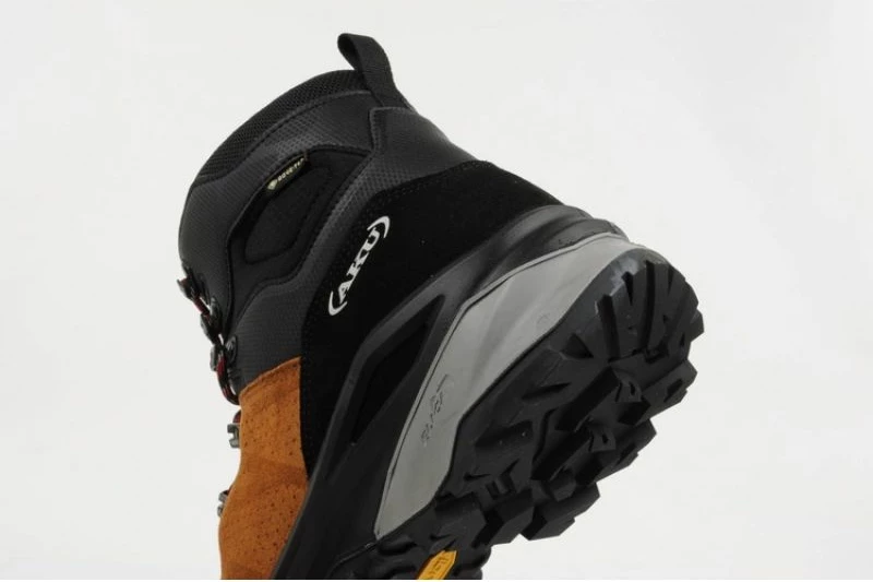 Atlete trekking për meshkuj Aku, të zeza dhe kafe