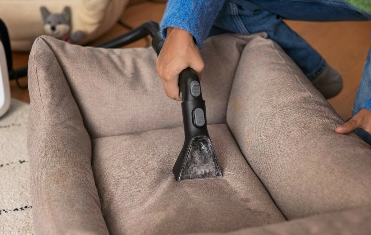 Pastrues me ujë dhe tharje Karcher SE 3 Compact, 1.7L, 500W, zi/bardhë