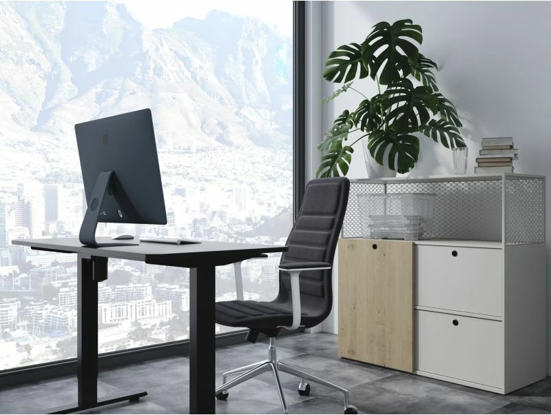 Tavolinë elektrike zyre EQUIP, e zezë