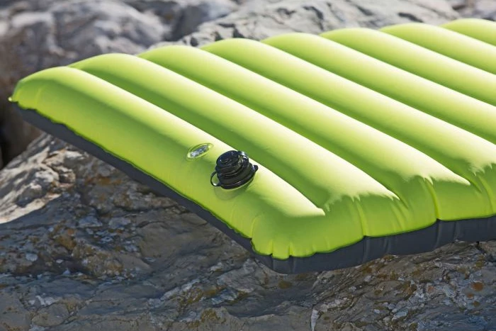 Dyshek me ajër dopio BRUNNER Alveo Double 0412028N 220x142 cm, me çantë, jeshile