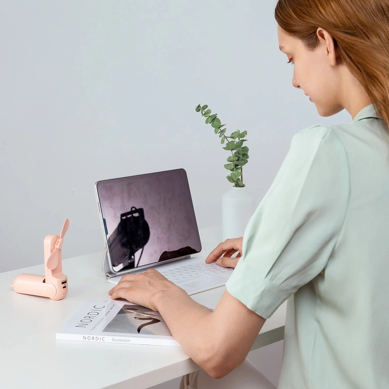 Ventilator dore Jisulife Life8 Plus, 4500 mAh, USB-C, me power bank dhe dritë LED, Rozë