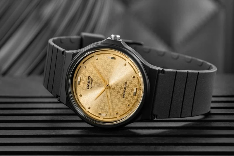 Orë dore për femra Casio, e zezë