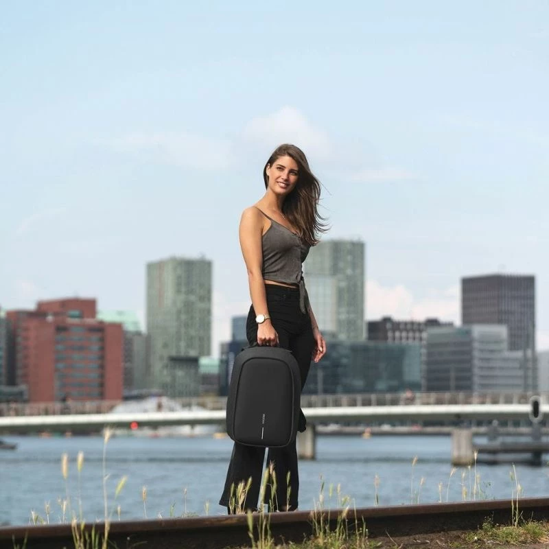 Çantë shpine për femra Yakimasport, e zezë