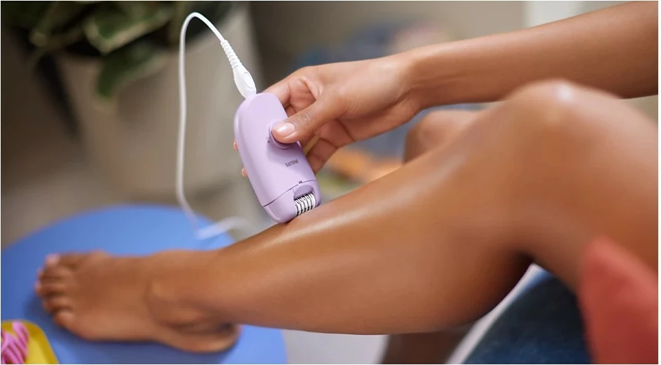 Depilator Philips Series 4000 BRE257/00, vjollcë, me kapak masazhi dhe çantë