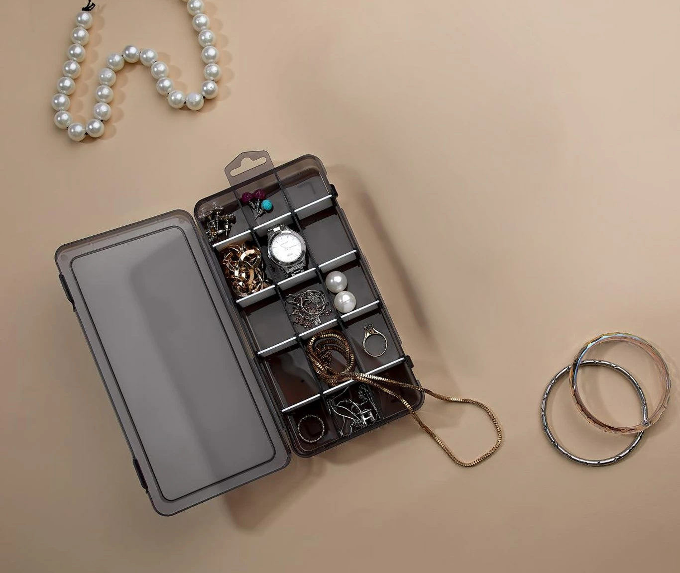 Kuti bizhuterish Hermia, LV-145, e zezë