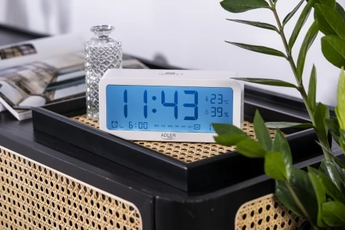 Orë alarmi, Adler, AD 1195, ekran me ndriçim, 3 alarme, shfaq kohë/datë/temperaturë/lagështi, me bateri 2xAA, bardhë